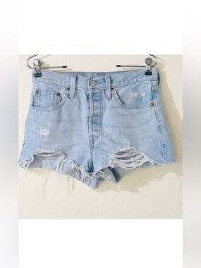 Vintage Levi”s 501 Light Wash Distressed Cut Off Shorts Size 26